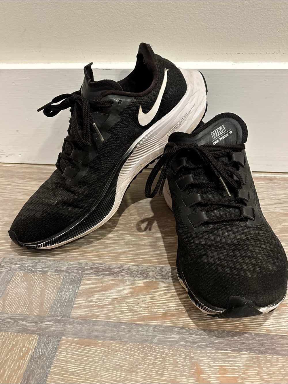 Nike Black and White Women's Training Shoes